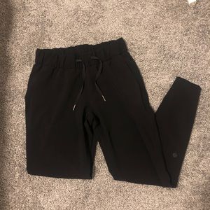 Lululemon black on the fly pants